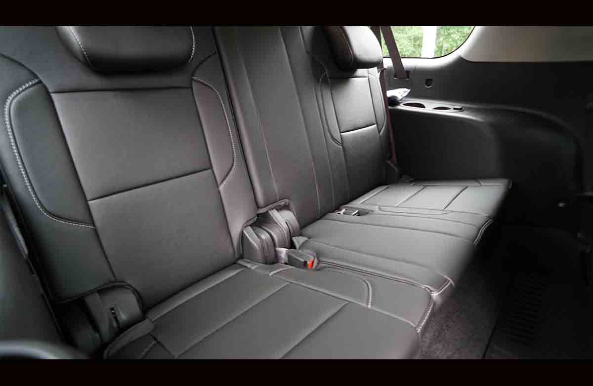 7 Passengers Luxury SUV Chevrolet Suburban